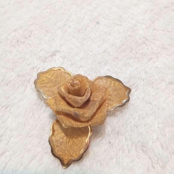 Rose Flower Pin Brooch Vintage 1980s Gold Tone Mesh Metal 3D 1.5” - Picture 1 of 4